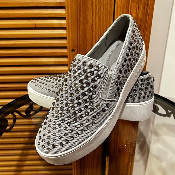 Michael Kors Stunning Silver Sneakers | 7.5 NOWT 🪩🤩 - Picture 3 of 13